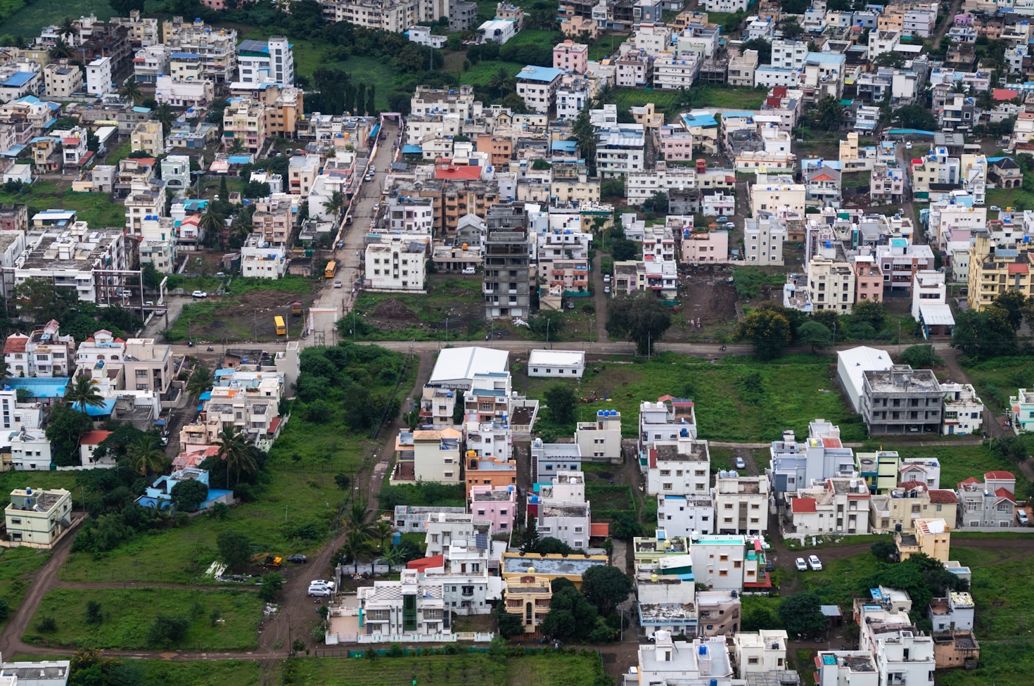 The Impact of Strategic Polling on Community Building